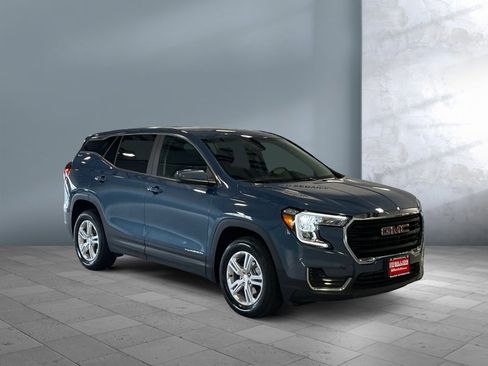 Used 2024 GMC Terrain SLE image 8