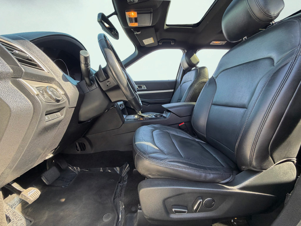 Used 2017 Ford Explorer XLT w/ Equipment Group 202A FWD image 51