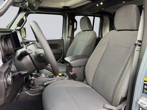 Certified 2025 Jeep Gladiator Willys image 12