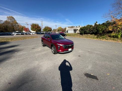 Used 2025 Chevrolet Trax LT image 16