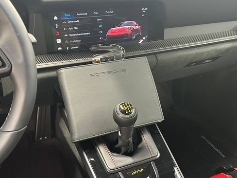 Certified 2026 Porsche 911 GT3 RWD image 33