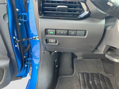 Used 2025 Nissan Sentra SV FWD image 10