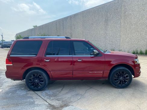 Used 2015 Lincoln Navigator 2WD image 8