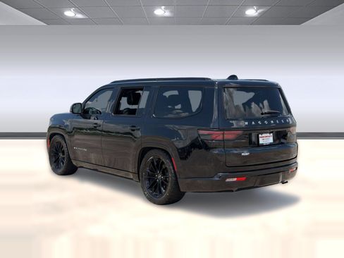 Used 2024 Jeep Wagoneer Series III w/ Premium Group I AWD/4WD image 3
