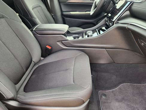 New 2025 Jeep Grand Cherokee Laredo X image 11