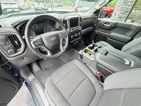 Used 2022 Chevrolet Silverado 1500 RST w/ LPO, Blackout Package AWD/4WD image 4