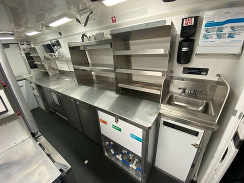 Used 2022 Mercedes-Benz Sprinter 4500 image 20
