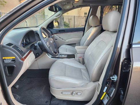 Used 2010 Hyundai Veracruz Limited w/ Navigation Pkg 3 image 10