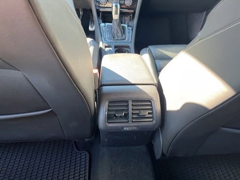 Used 2018 Volkswagen Golf R 4-Door image 13