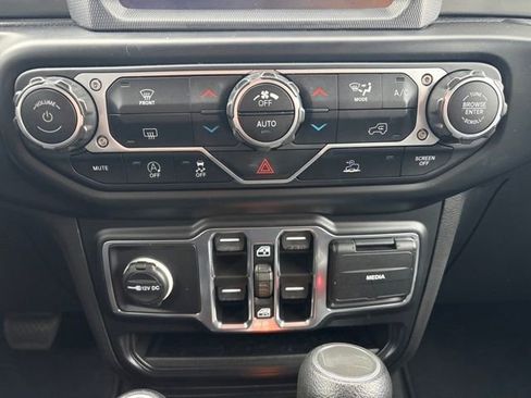 Used 2023 Jeep Wrangler Sahara image 15