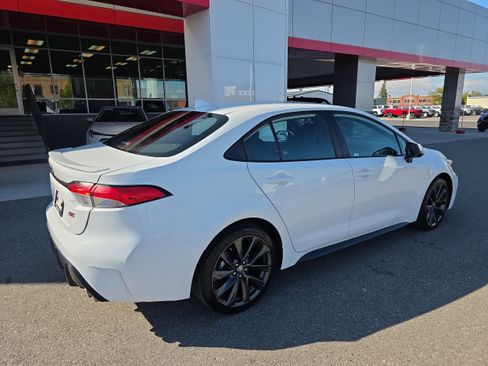 Used 2024 Toyota Corolla SE FWD image 5