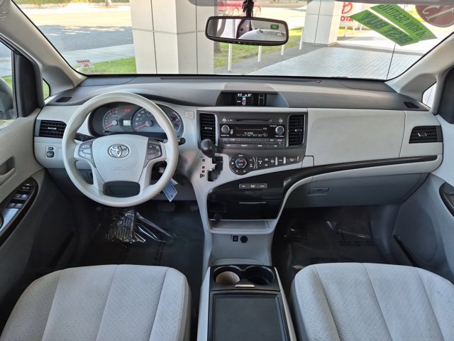 Used 2013 Toyota Sienna LE w/ Towing Pkg FWD image 15
