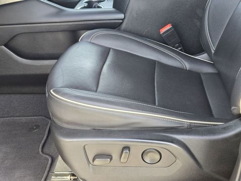 Used 2022 Chevrolet Suburban Premier image 24