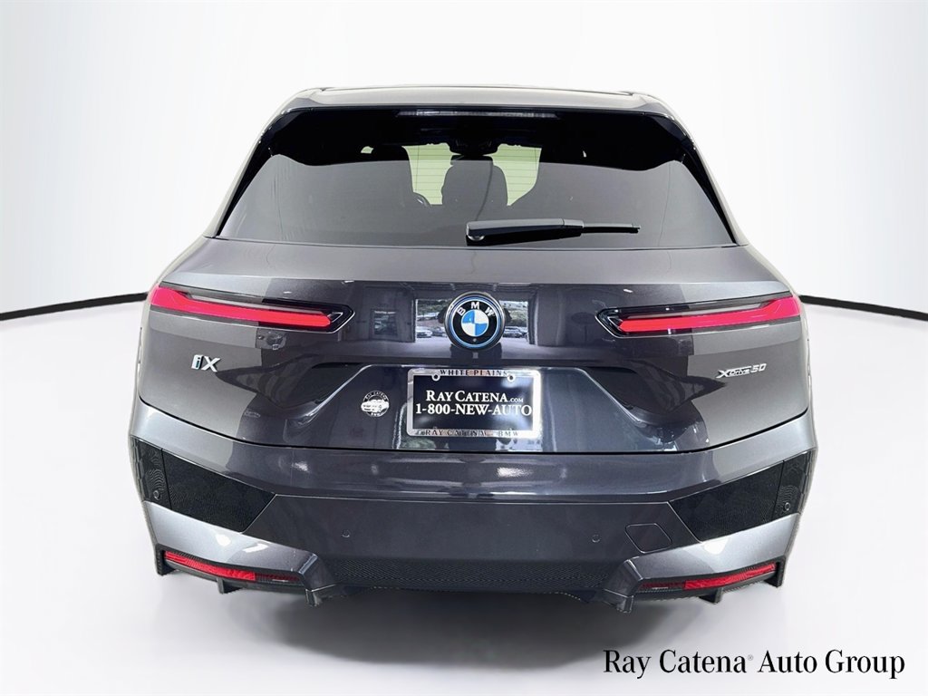 Used 2024 BMW iX xDrive50 w/ Premium Package AWD/4WD image 6