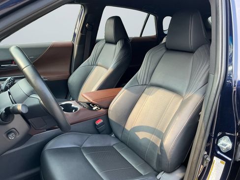 Used 2024 Toyota Venza Limited AWD/4WD image 10