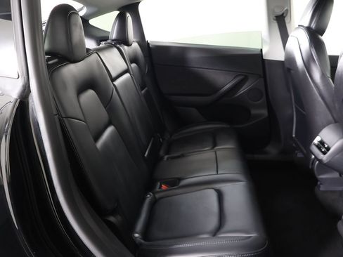 Used 2022 Tesla Model Y Long Range AWD/4WD image 38