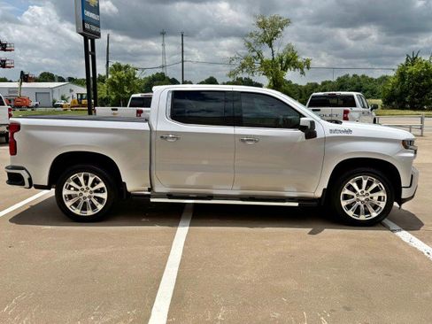 Used 2019 Chevrolet Silverado 1500 High Country w/ Technology Package AWD/4WD image 6