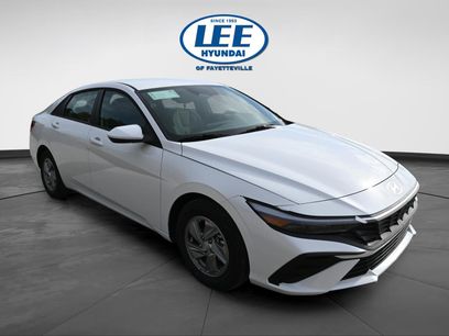 New 2025 Hyundai Elantra SE