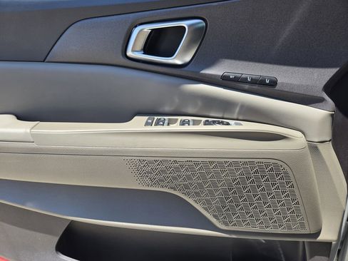 Certified 2026 Kia Carnival SX FWD image 25