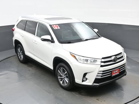 Used 2019 Toyota Highlander XLE AWD/4WD image 36