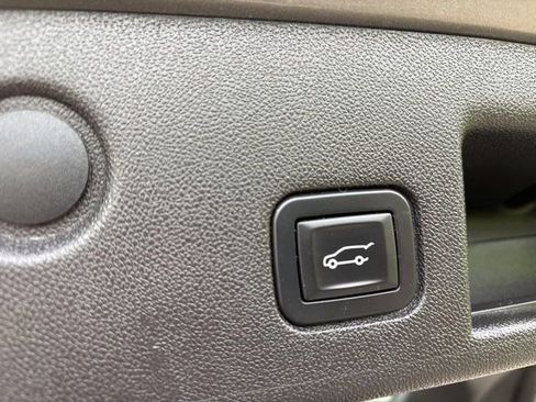 Used 2018 Chevrolet Equinox Premier image 38