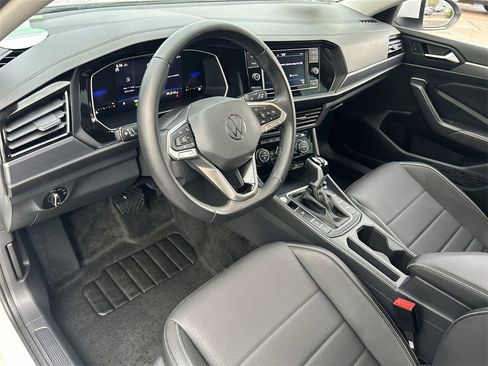 Certified 2024 Volkswagen Jetta SE w/ Panoramic Sunroof Package image 15