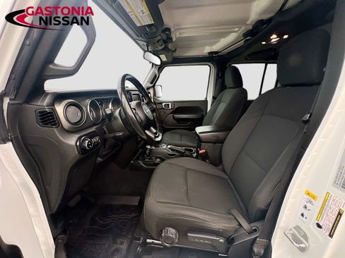 Used 2021 Jeep Gladiator Sport image 27