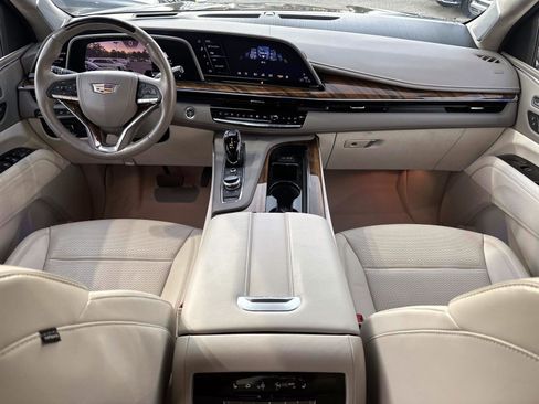 Used 2024 Cadillac Escalade Premium Luxury Platinum image 16