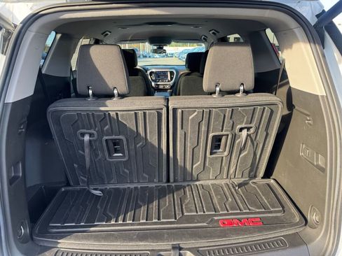 Used 2023 GMC Acadia SLE w/ Driver Convenience Package image 18