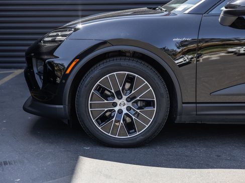 Certified 2025 Porsche Macan 4 Electric AWD/4WD image 20
