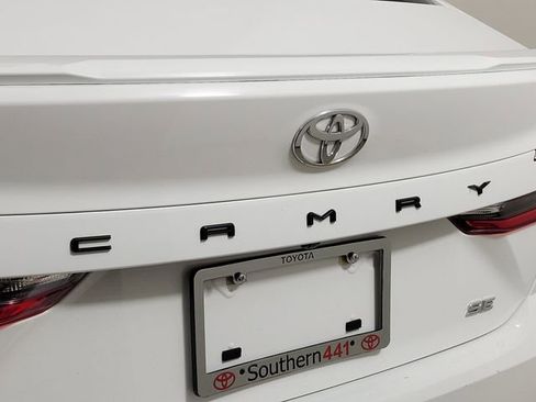 Used 2025 Toyota Camry SE FWD image 9