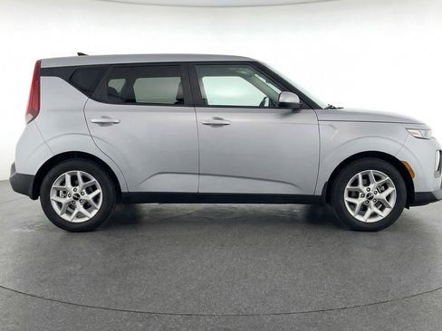 Used 2025 Kia Soul LX w/ LX Technology Package image 9