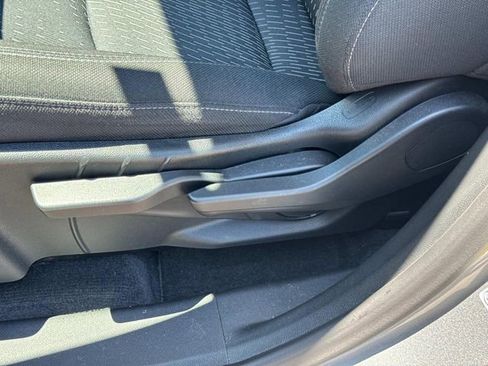 Used 2025 Chevrolet Equinox LT w/ Safety and Technology Package FWD image 27