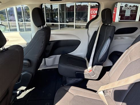 Used 2023 Chrysler Voyager LX FWD image 28