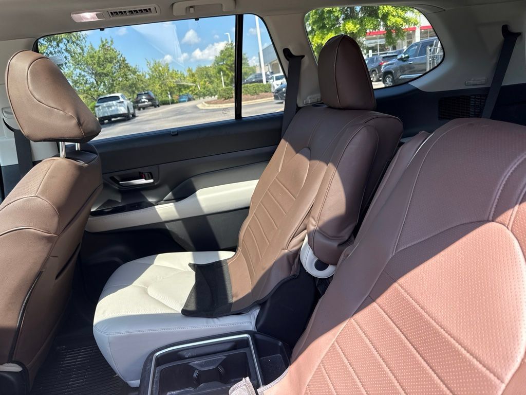 Used 2025 Toyota Grand Highlander AWD Hybrid image 10