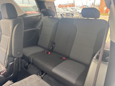 Used 2021 Chevrolet Traverse LT image 22