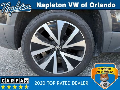 Used 2024 Volkswagen Taos SE image 8