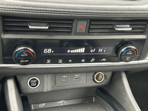 Used 2023 Nissan Rogue SV FWD image 23