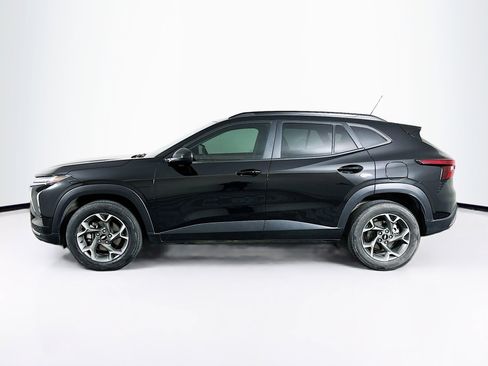 Used 2024 Chevrolet Trax LT w/ Sunroof Package FWD image 4