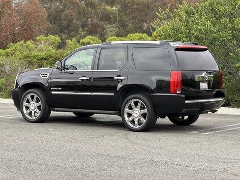 Used 2014 Cadillac Escalade Luxury RWD image 4
