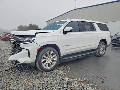 Used 2021 Chevrolet Suburban LT w/ LT Signature Package RWD image 1