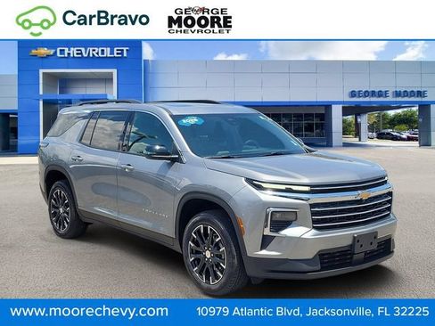 Certified 2026 Chevrolet Traverse LT w/ Sun and Wheel Package FWD image 1