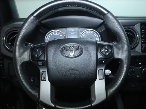 Certified 2022 Toyota Tacoma TRD Off-Road image 19