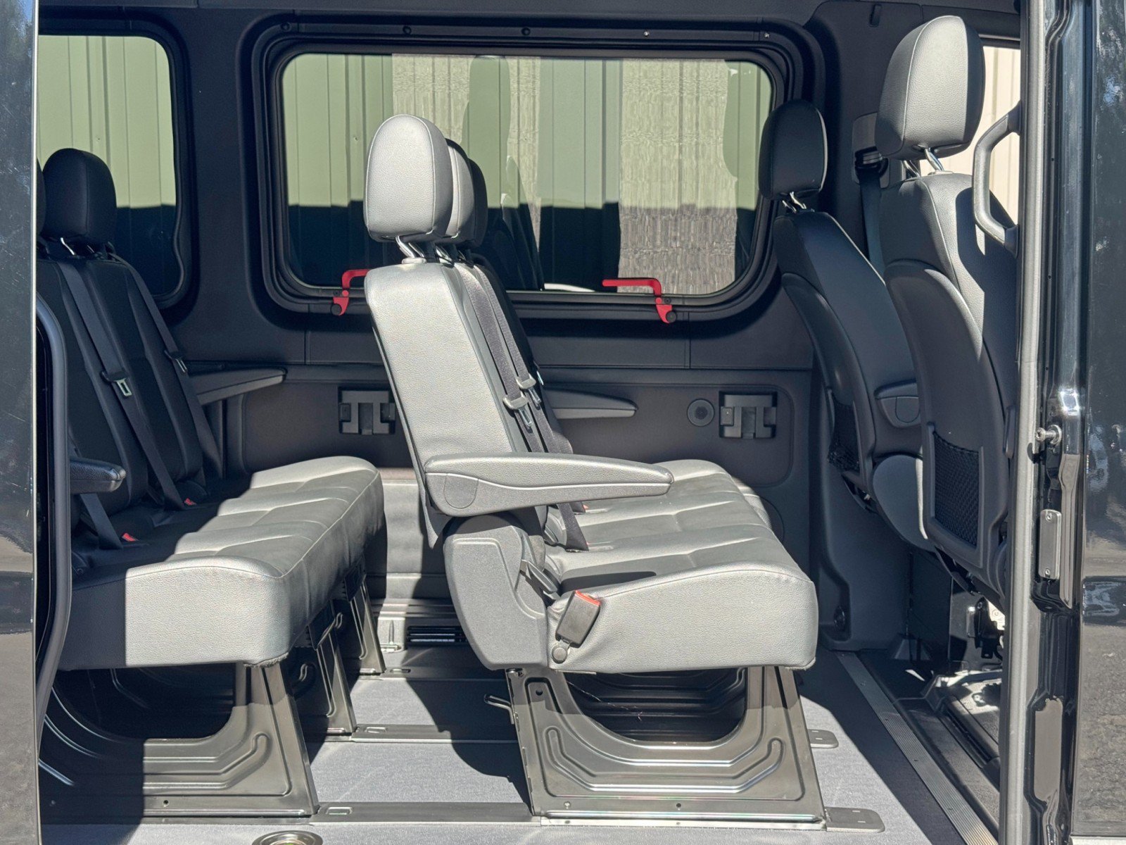 Used 2024 Mercedes-Benz Sprinter 2500 image 38