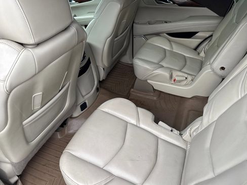 Used 2015 Cadillac Escalade Premium image 15