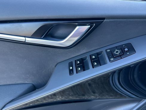 Certified 2024 Kia Niro EX image 12