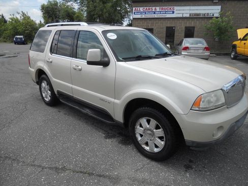 Used 2005 Lincoln Aviator AWD image 5