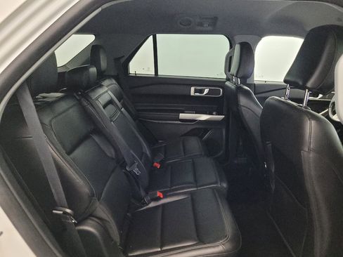Used 2021 Ford Explorer XLT w/ Equipment Group 202A AWD/4WD image 19