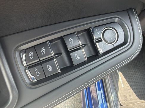 Used 2024 Porsche Macan AWD/4WD image 26