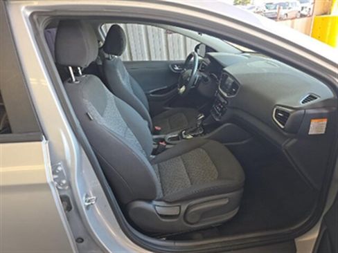 Used 2019 Hyundai Ioniq Plug-In Hybrid FWD image 12